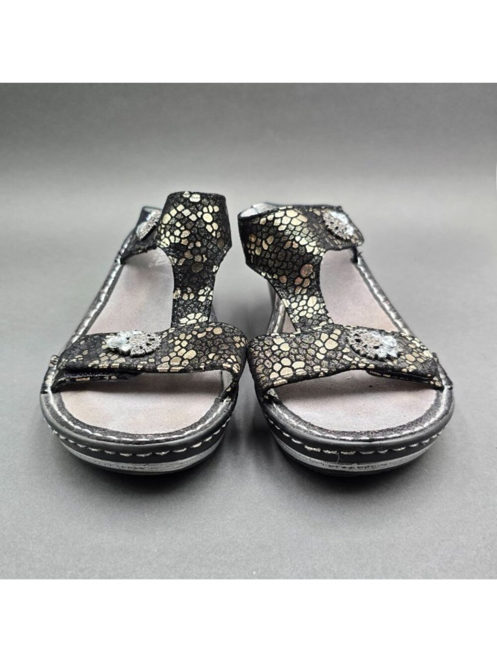 Alegria Lara Pewter Mosaic Wedge Sandals Size 37 T-Strap Comfort Slide - Picture 3 of 13